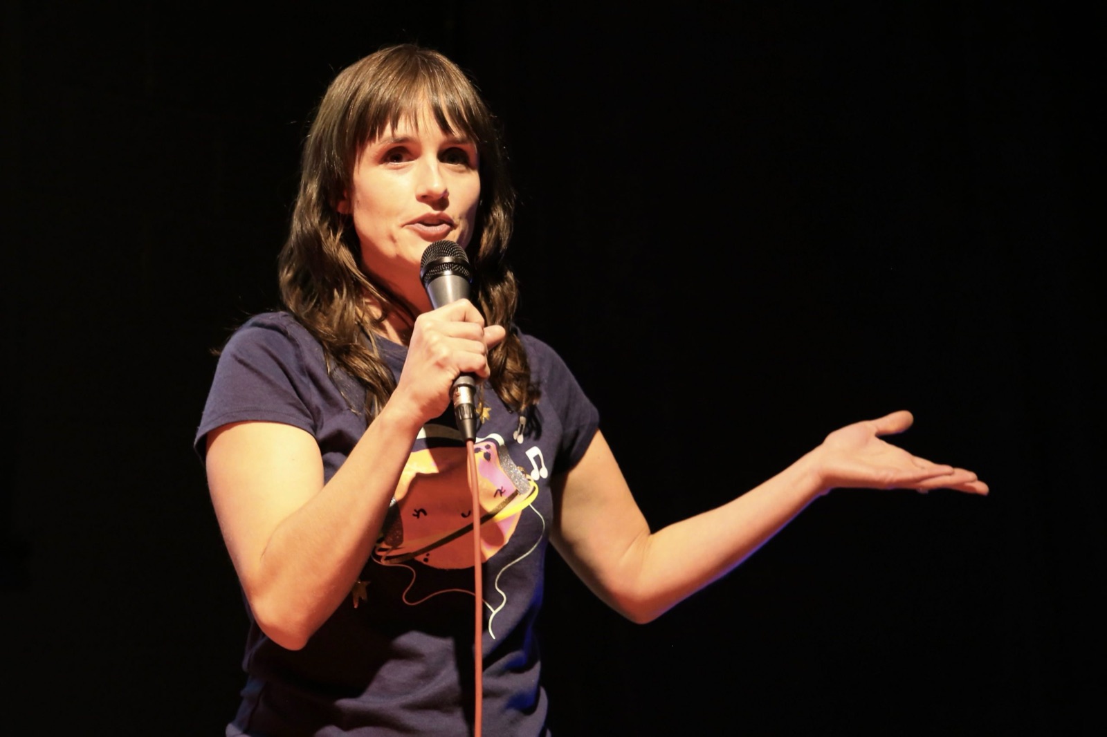 Stephanie Watson speaking to an audience
